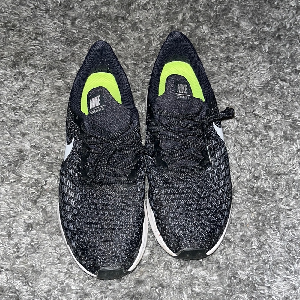 Black Nike zoom sneakers